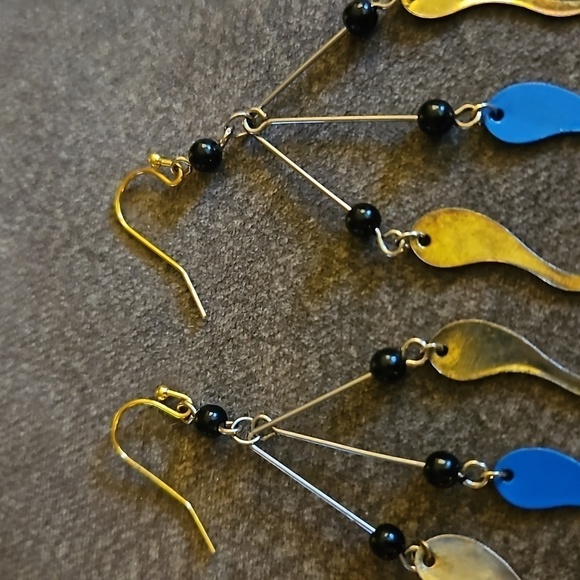 3/$30 VTG Funky Brass Spinner Dangle Hook Earrings - Picture 4 of 4